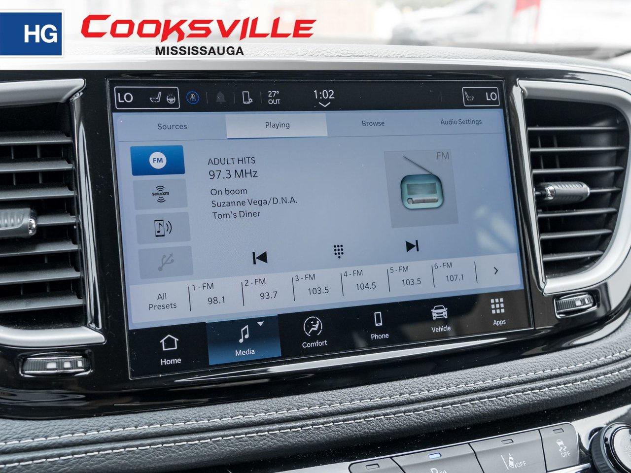 2024 Chrysler Pacifica TOURING-L FWD Photo