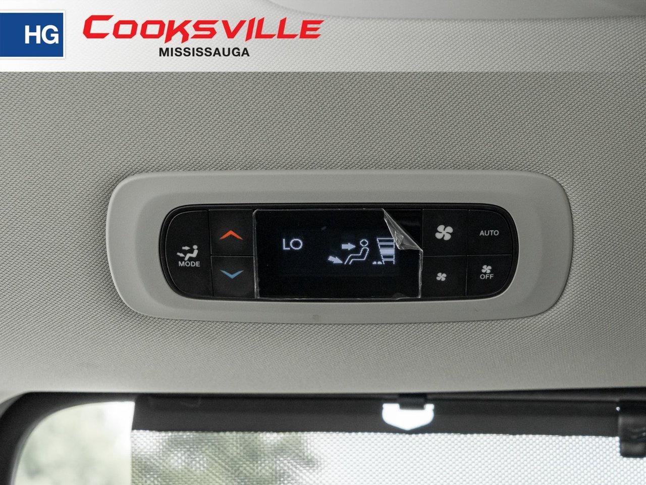 2024 Chrysler Pacifica TOURING-L FWD Photo