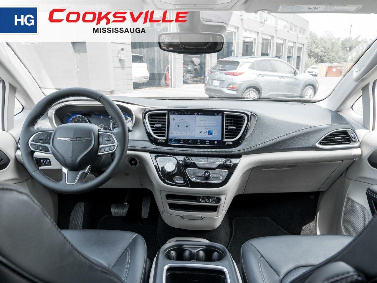 2024 Chrysler Pacifica TOURING-L FWD Photo