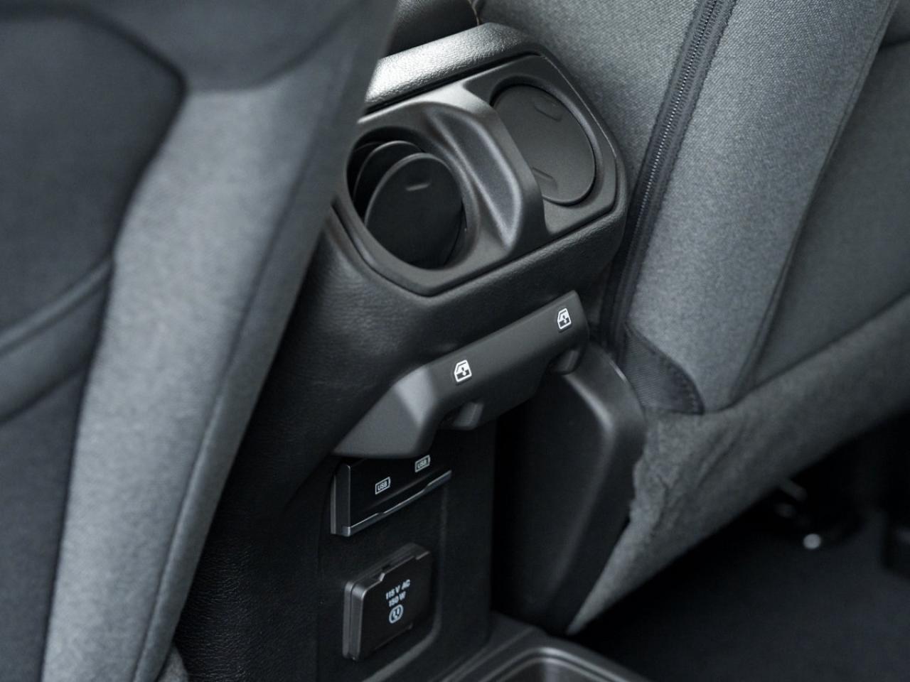 2025 Jeep Wrangler 4-Door SAHARA Photo