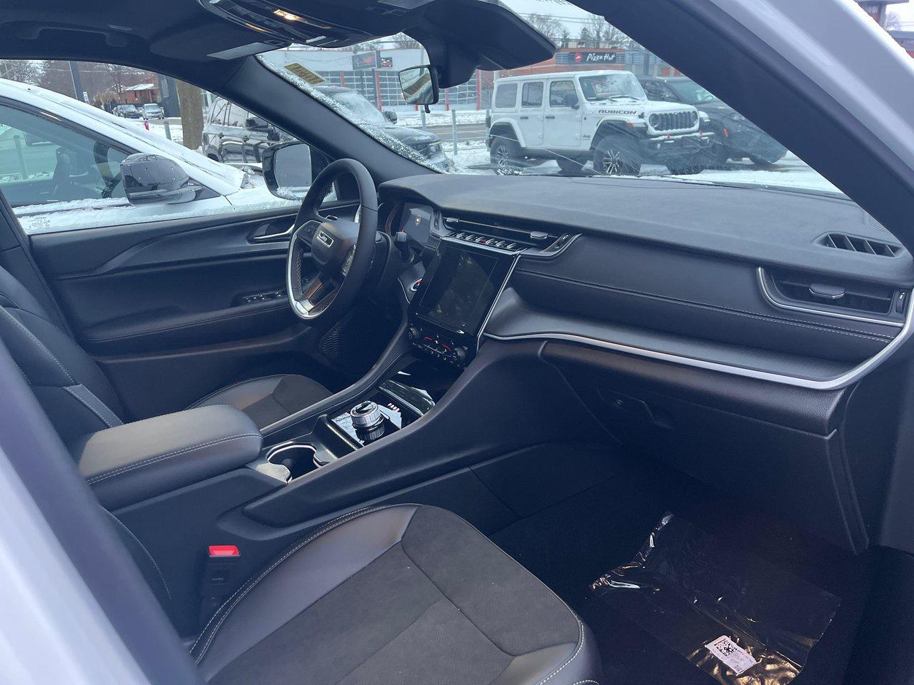 2025 Jeep Grand Cherokee L ALTITUDE Photo