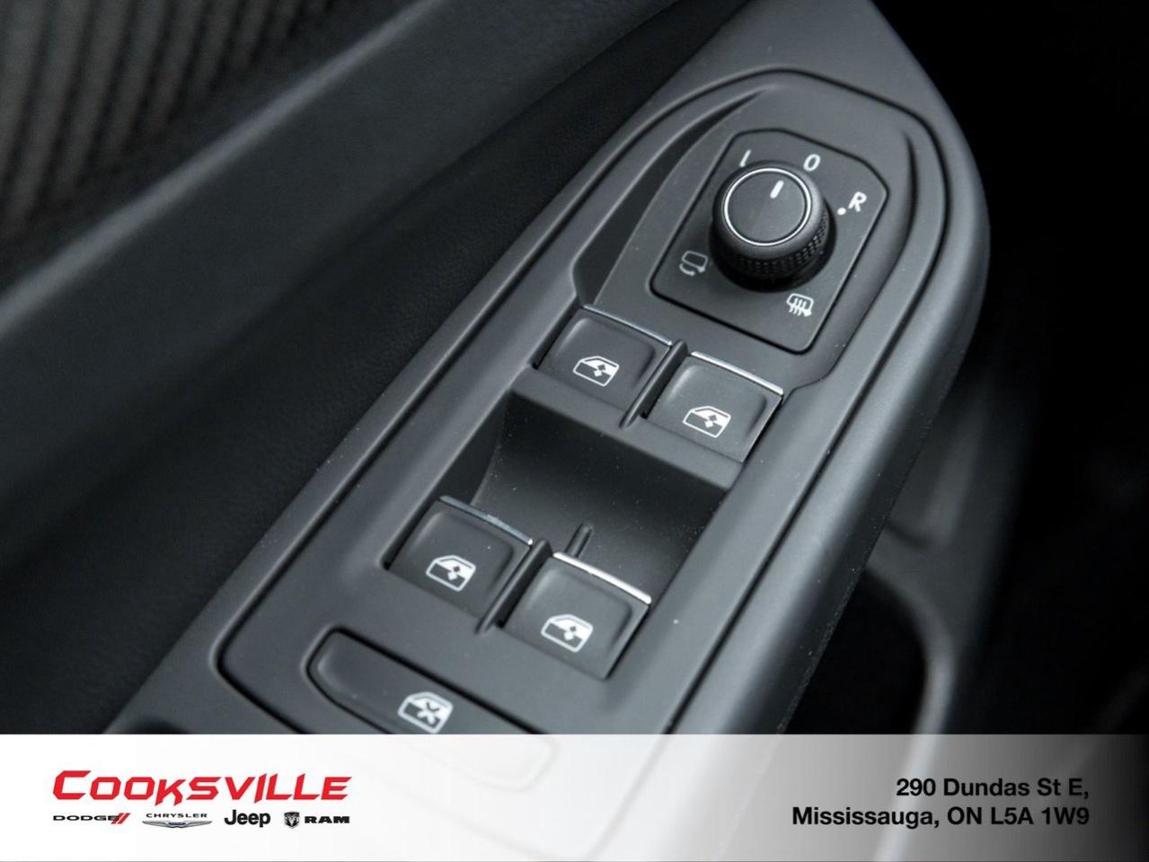 2024 Volkswagen Golf R 2.0T 7Sp at DSG w/Tip Photo