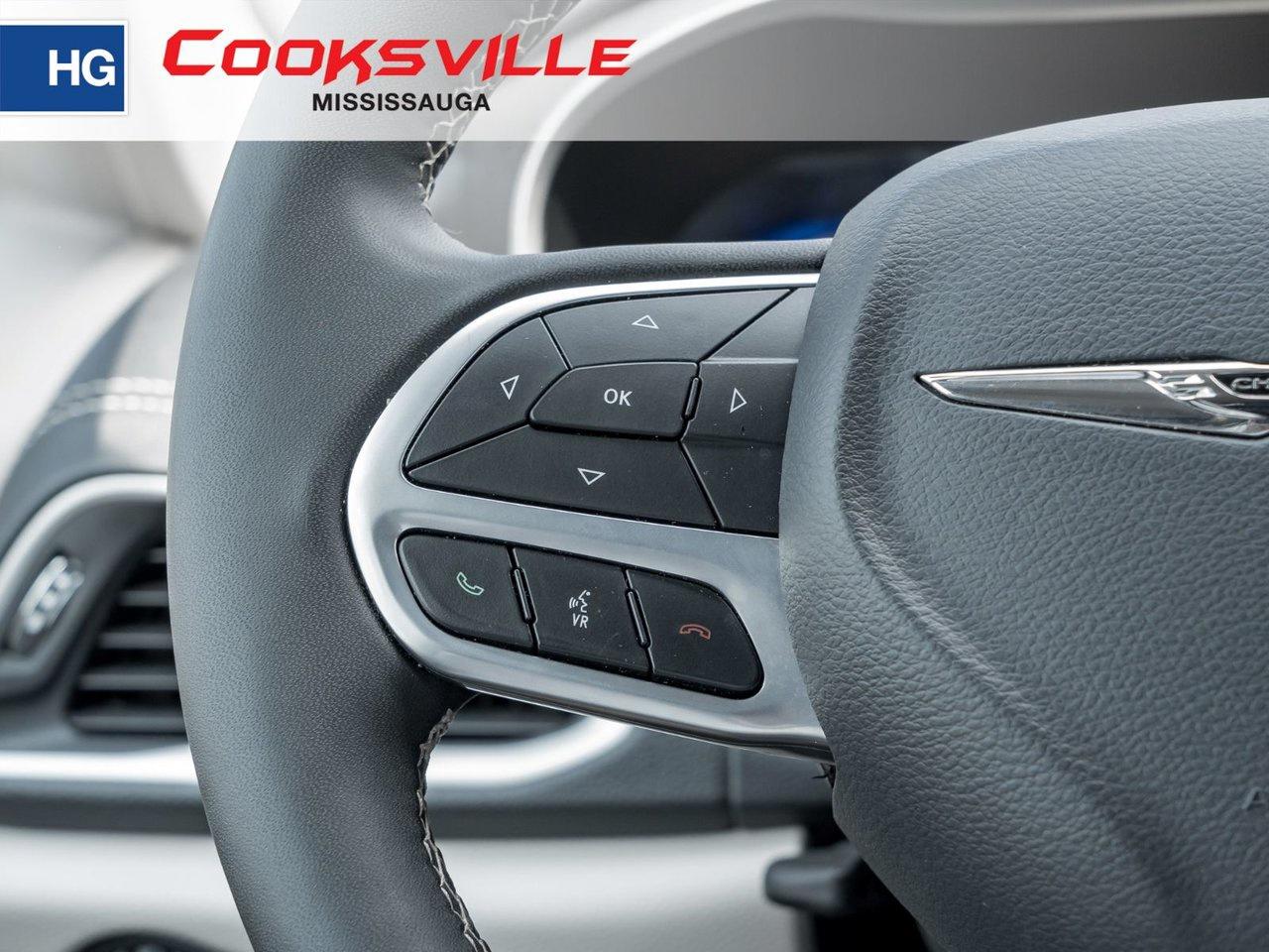 2024 Chrysler Pacifica TOURING-L FWD Photo