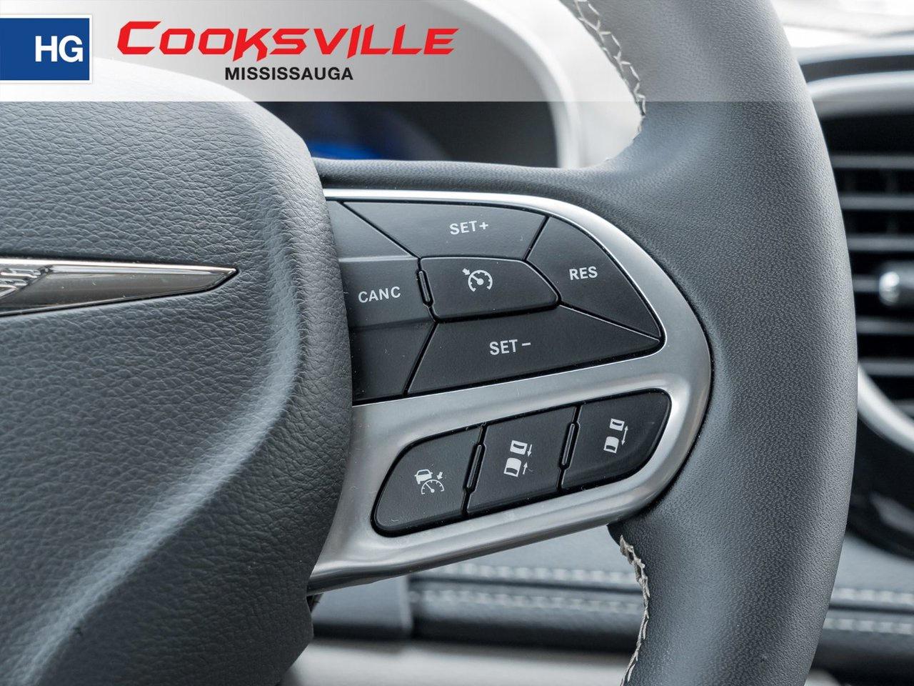 2024 Chrysler Pacifica TOURING-L FWD Photo