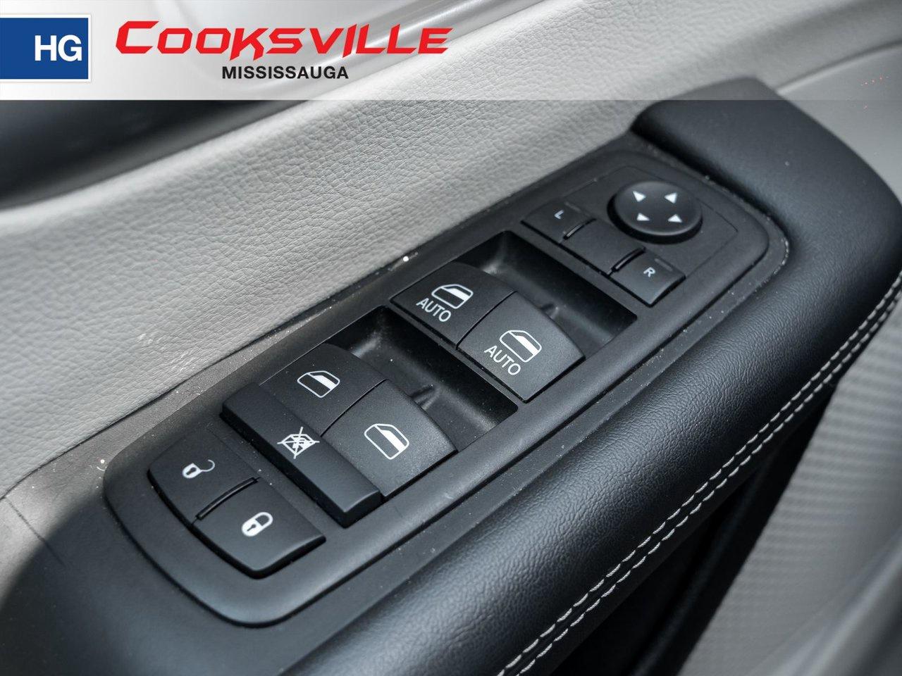 2024 Chrysler Pacifica TOURING-L FWD Photo