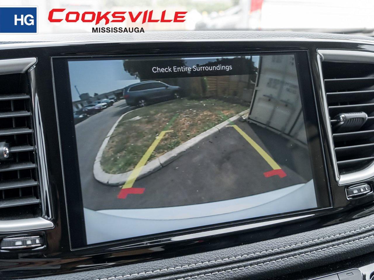 2024 Chrysler Pacifica TOURING-L FWD Photo