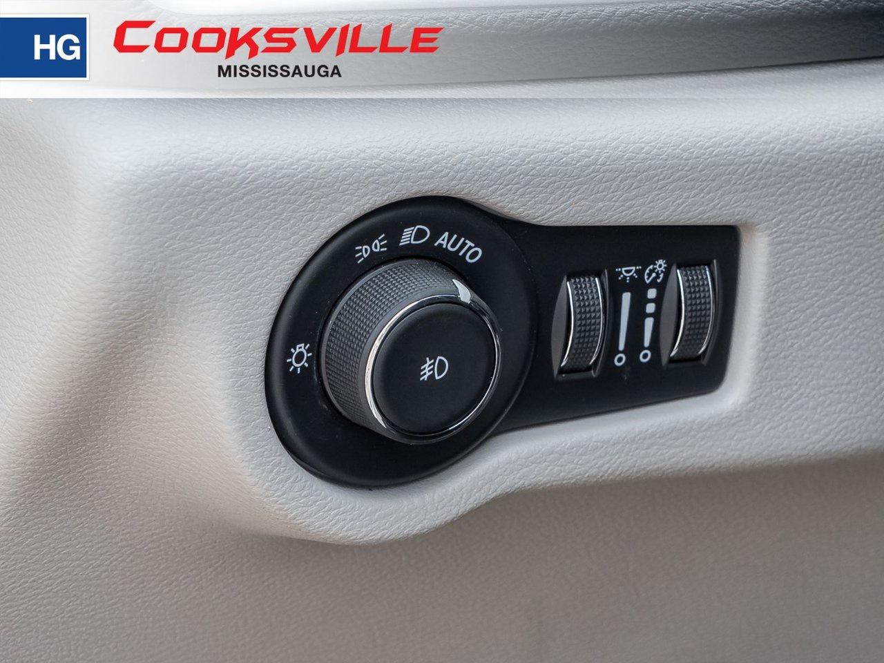 2024 Chrysler Pacifica TOURING-L FWD Photo