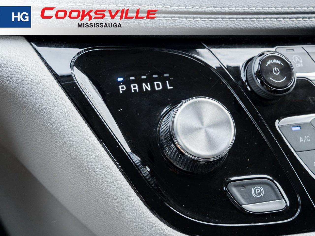 2024 Chrysler Pacifica TOURING-L FWD Photo