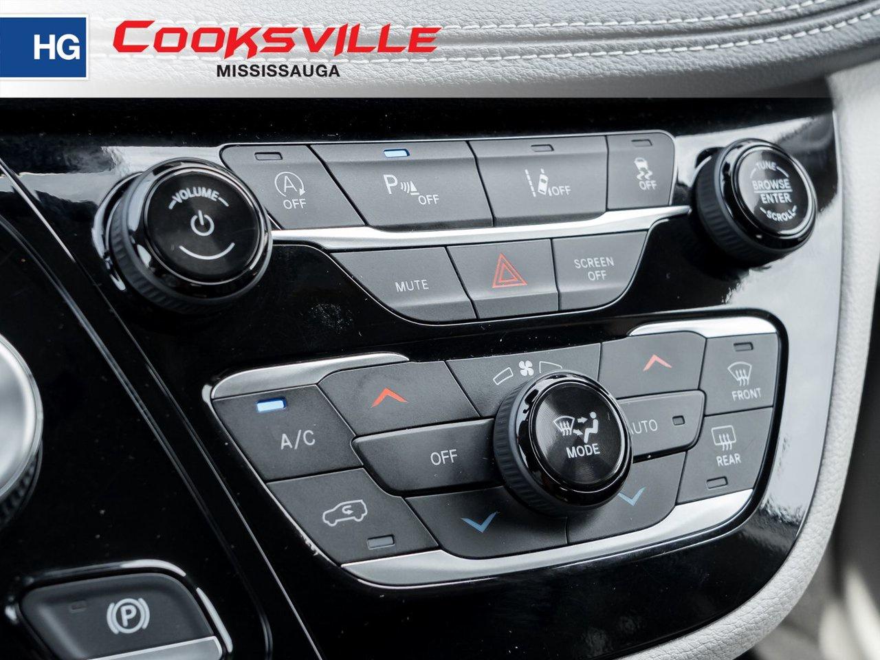 2024 Chrysler Pacifica TOURING-L FWD Photo