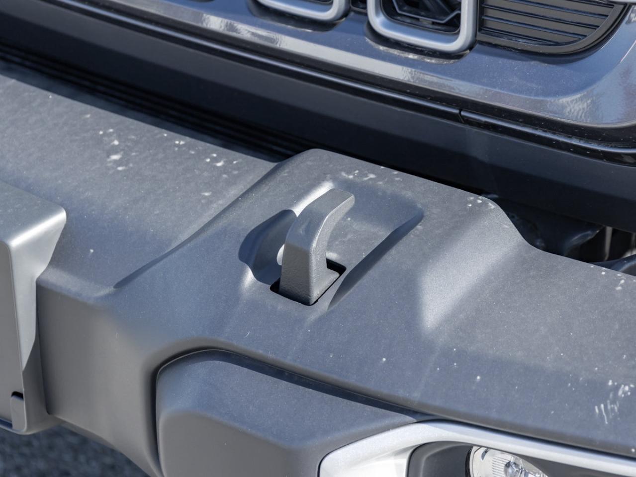 2025 Jeep Wrangler 4-Door SAHARA Photo