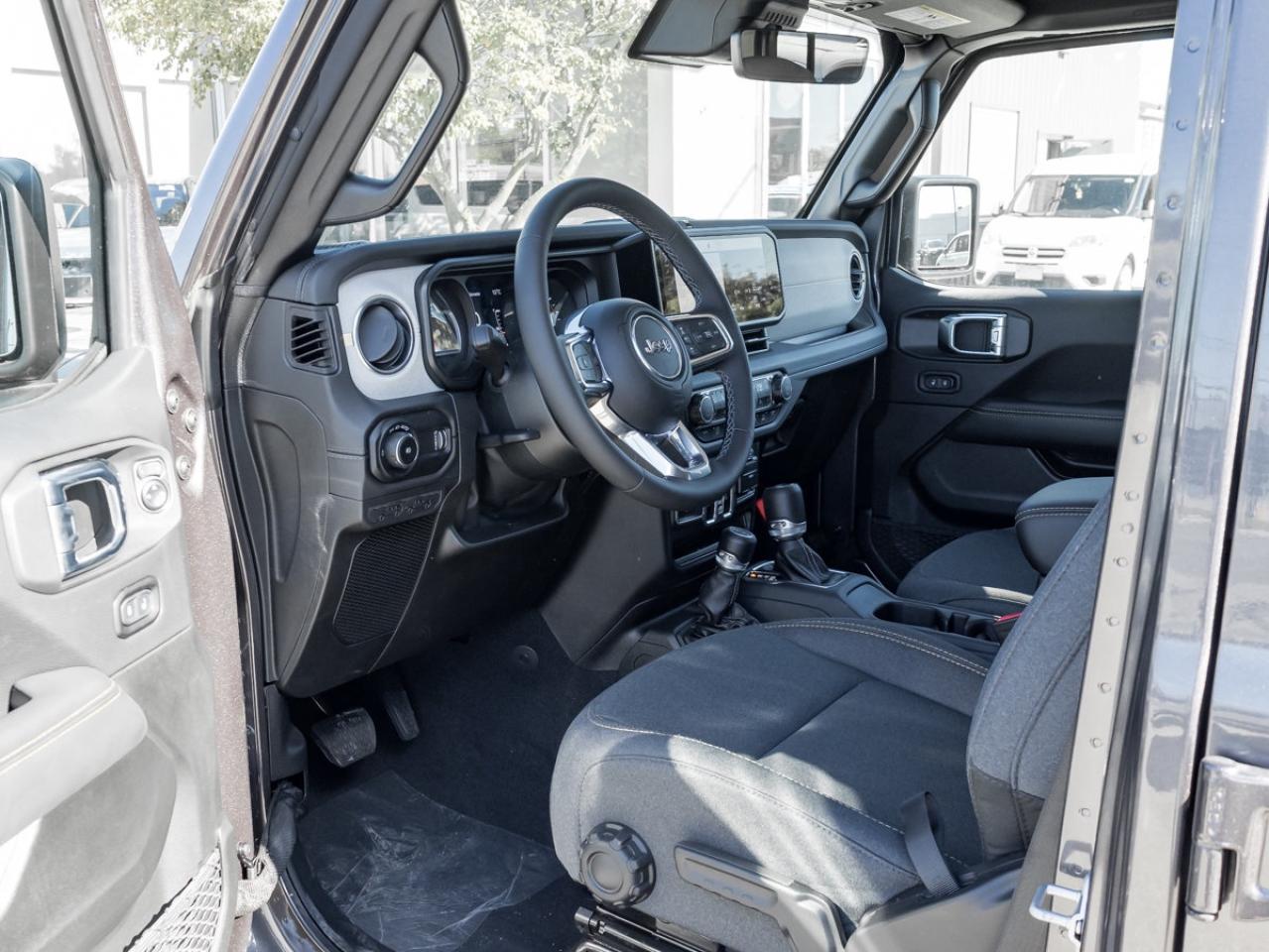 2025 Jeep Wrangler 4-Door SAHARA Photo