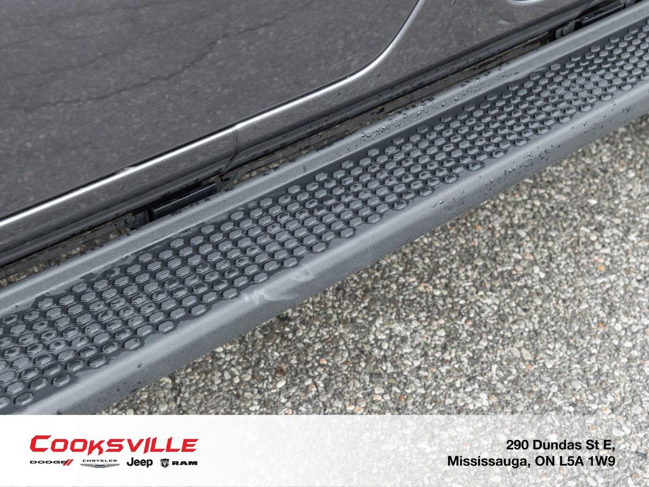 2025 Jeep Wrangler 4-Door SAHARA Photo