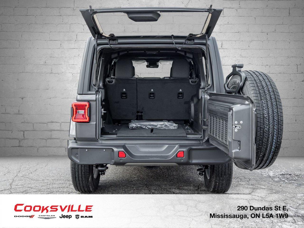 2025 Jeep Wrangler 4-Door SAHARA Photo