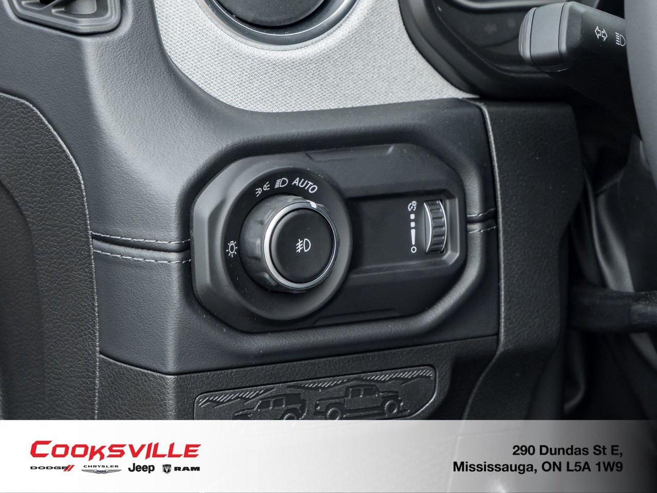 2025 Jeep Wrangler 4-Door SAHARA Photo