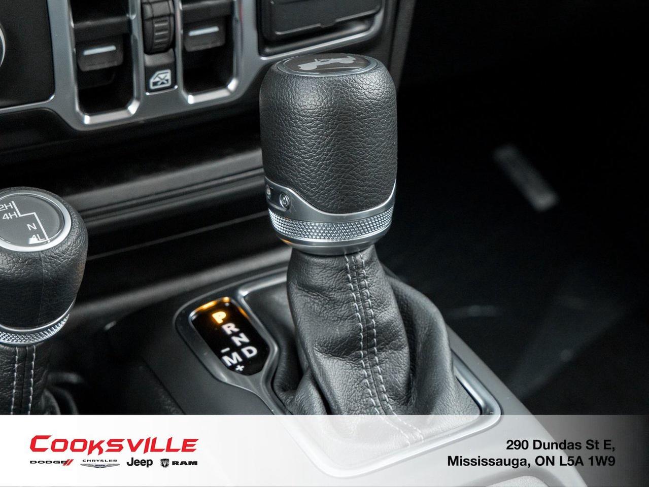 2025 Jeep Wrangler 4-Door SAHARA Photo