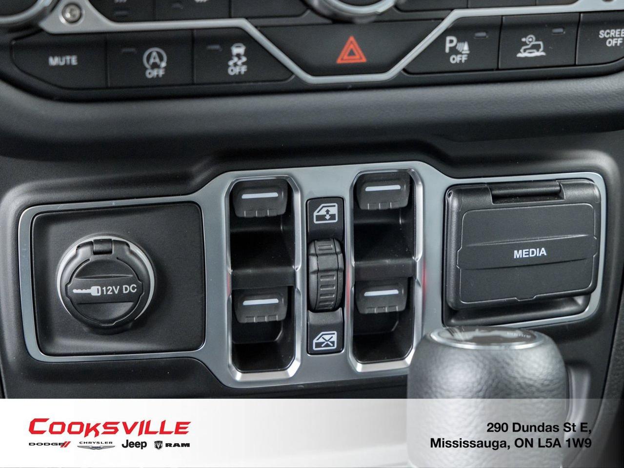 2025 Jeep Wrangler 4-Door SAHARA Photo