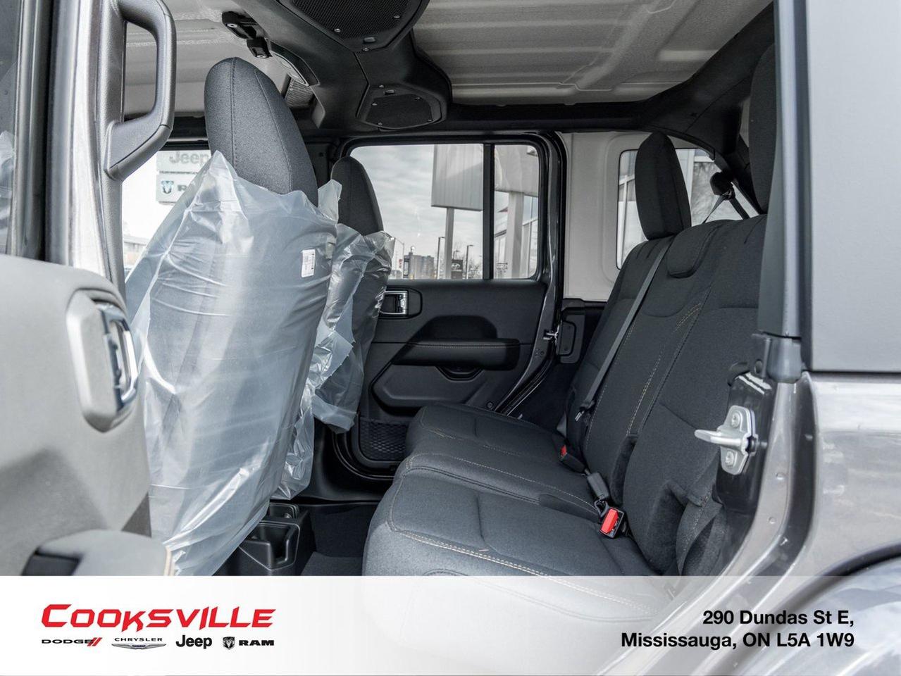 2025 Jeep Wrangler 4-Door SAHARA Photo