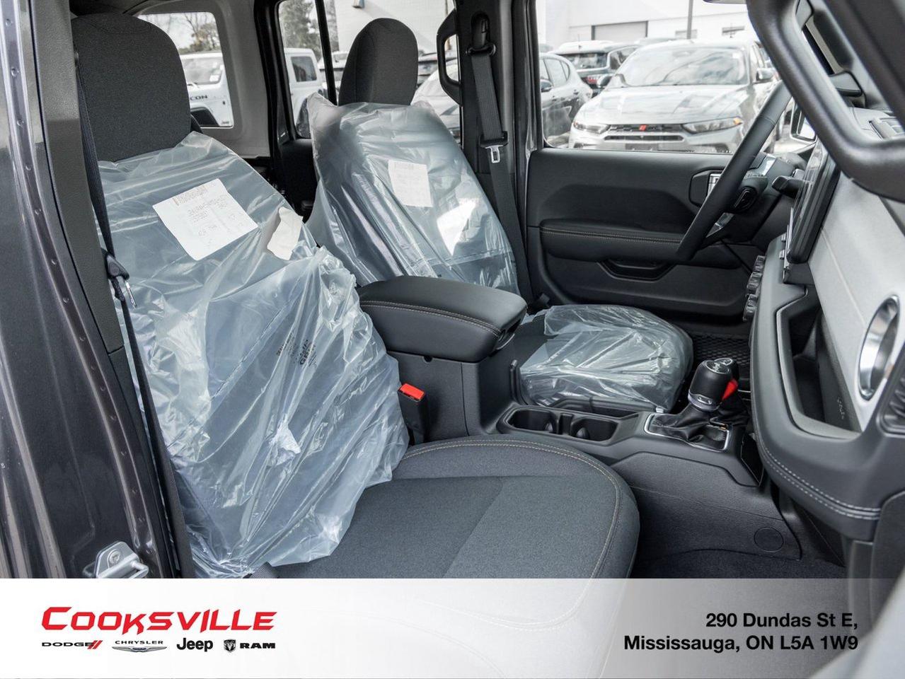 2025 Jeep Wrangler 4-Door SAHARA Photo