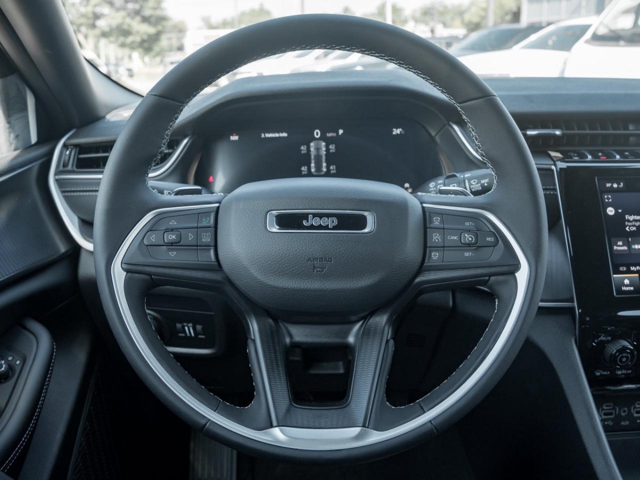 2025 Jeep Grand Cherokee Laredo Altitude Photo