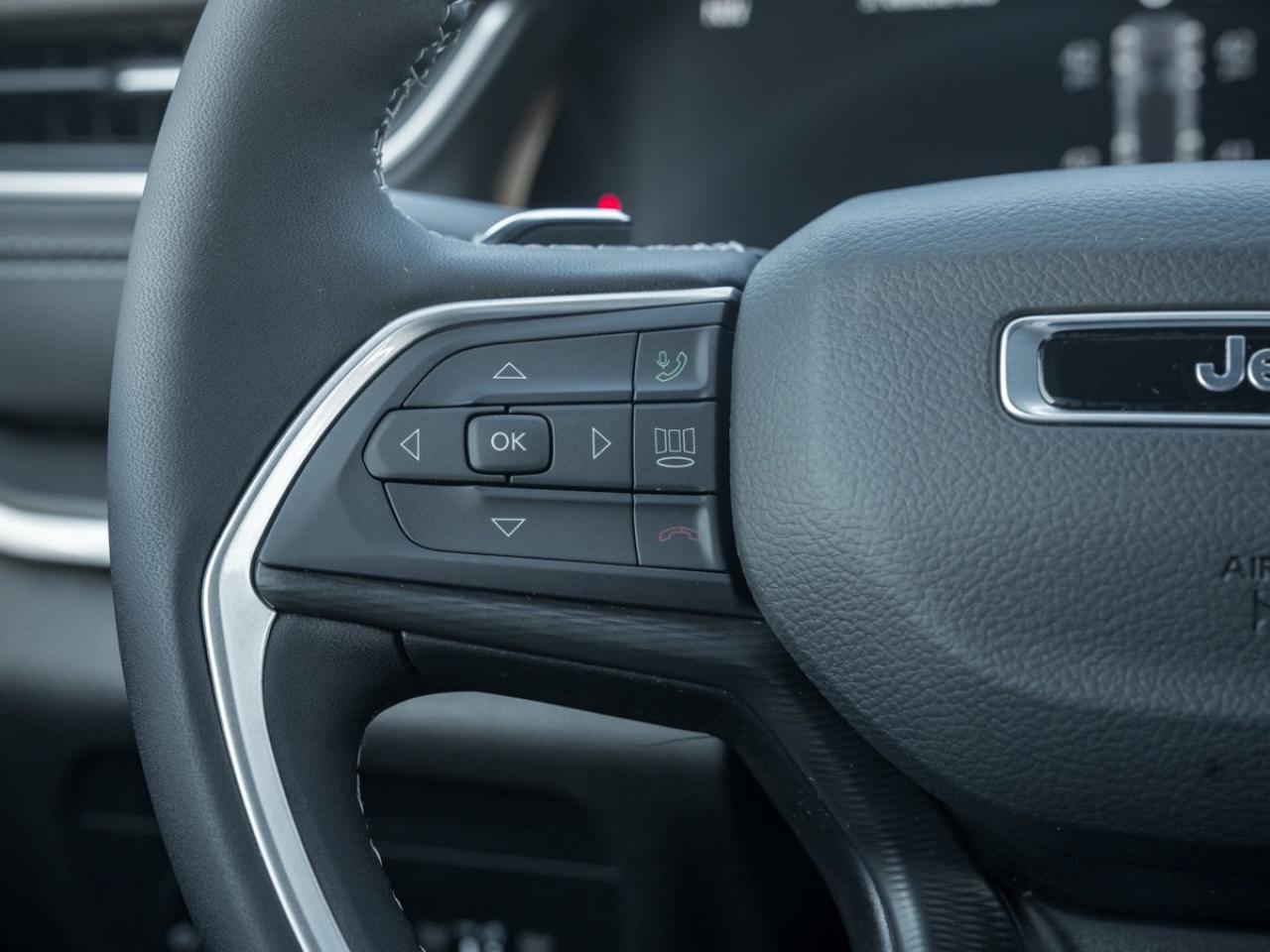 2025 Jeep Grand Cherokee Laredo Altitude Photo