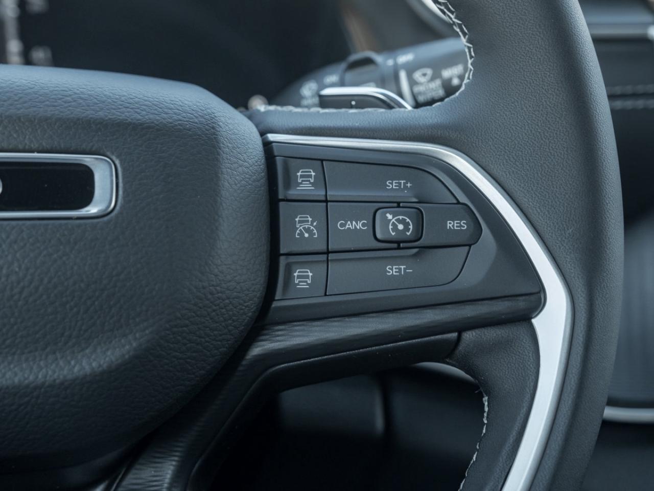 2025 Jeep Grand Cherokee Laredo Altitude Photo