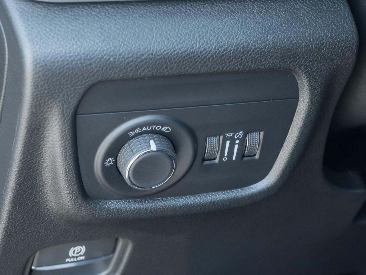 2025 Jeep Grand Cherokee Laredo Altitude Photo