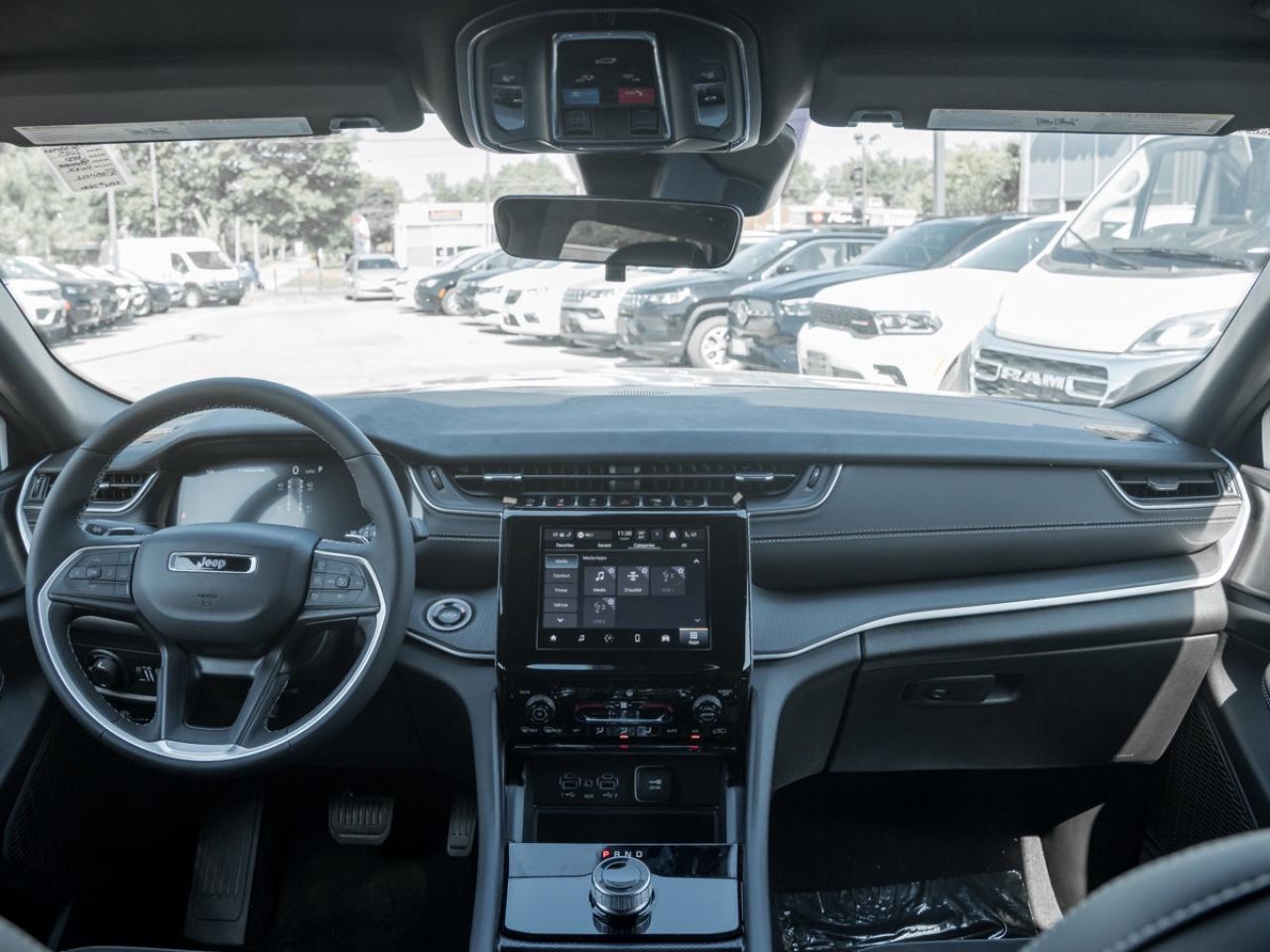 2025 Jeep Grand Cherokee Laredo Altitude Photo