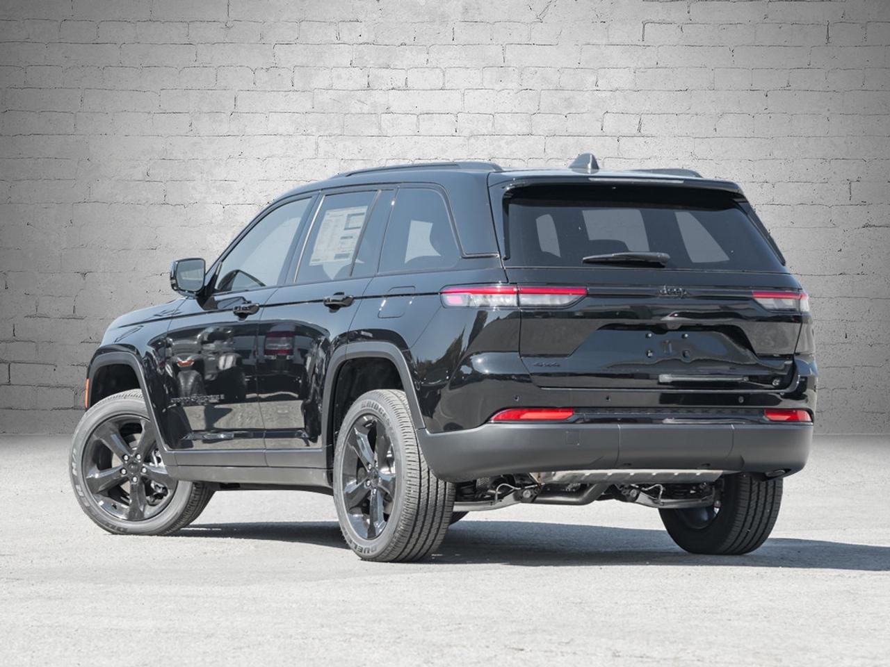2025 Jeep Grand Cherokee Laredo Altitude Photo