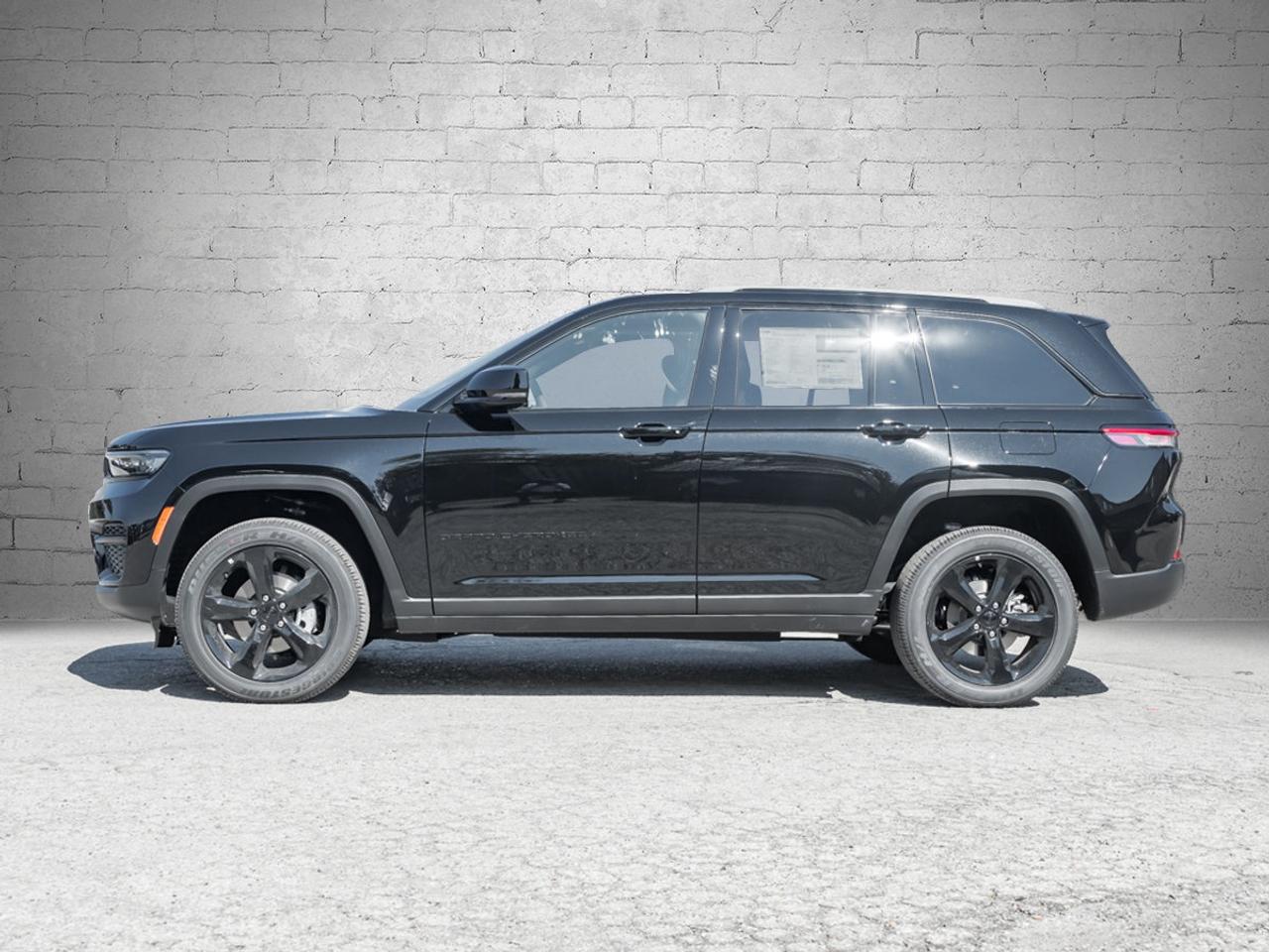 2025 Jeep Grand Cherokee Laredo Altitude Photo