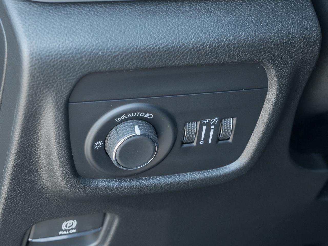 2025 Jeep Grand Cherokee Laredo Altitude Photo