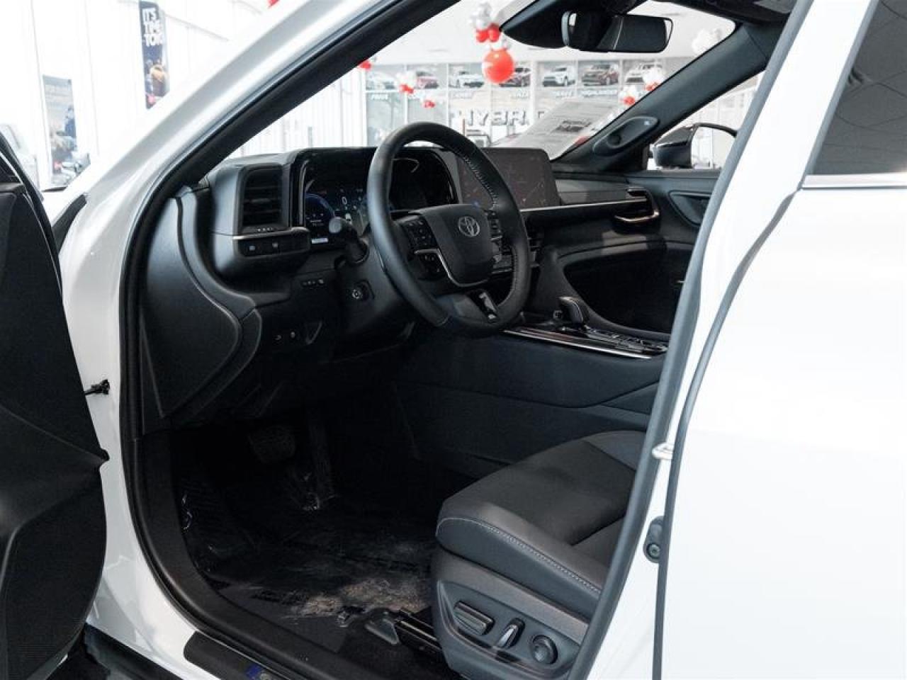 2026 Toyota Crown Platinum Panoroof | JBL Audio | Vented Seats | Navigation Photo