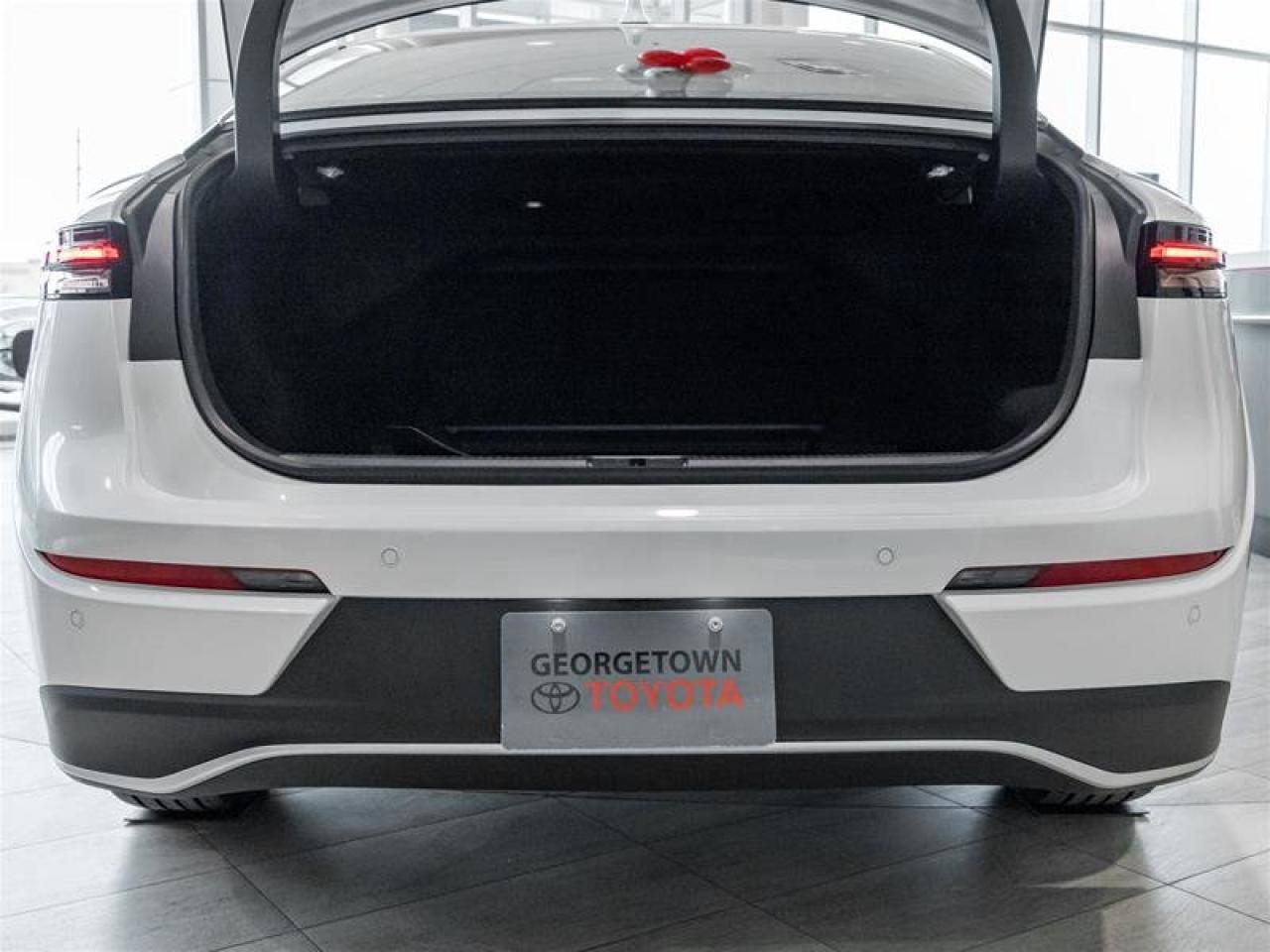 2026 Toyota Crown Platinum Panoroof | JBL Audio | Vented Seats | Navigation Photo