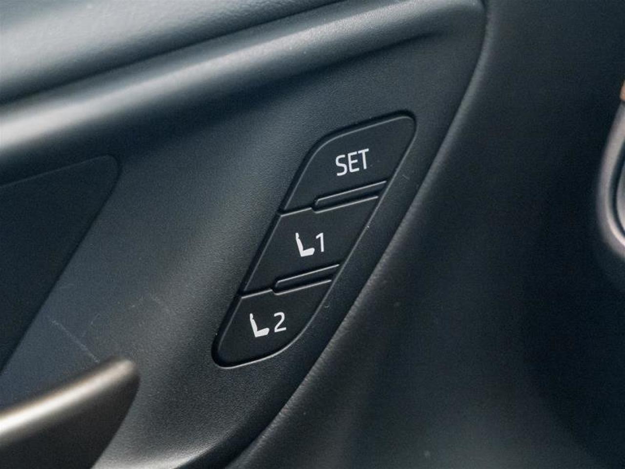 2026 Toyota Crown Platinum Panoroof | JBL Audio | Vented Seats | Navigation Photo