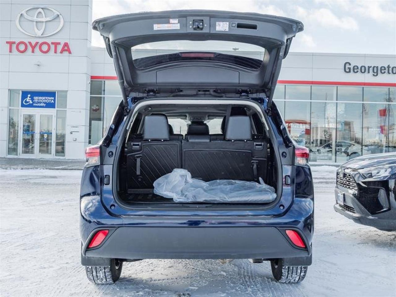 2024 Toyota Highlander XLE AWD Sunroof | Backup Cam | Heated Seats | Wireless Charging | XLE Photo