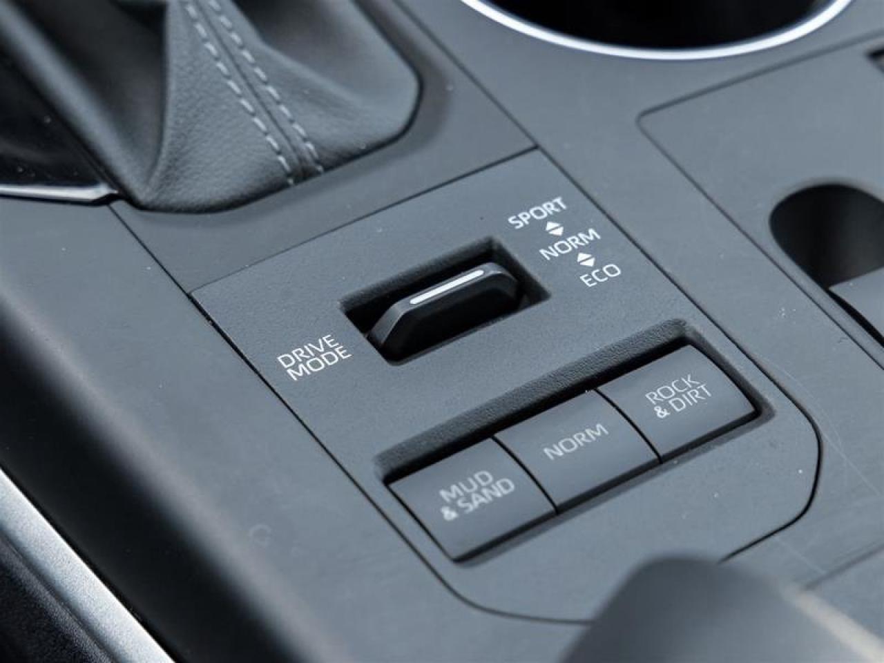 2024 Toyota Highlander XLE AWD Sunroof | Backup Cam | Heated Seats | Wireless Charging | XLE Photo