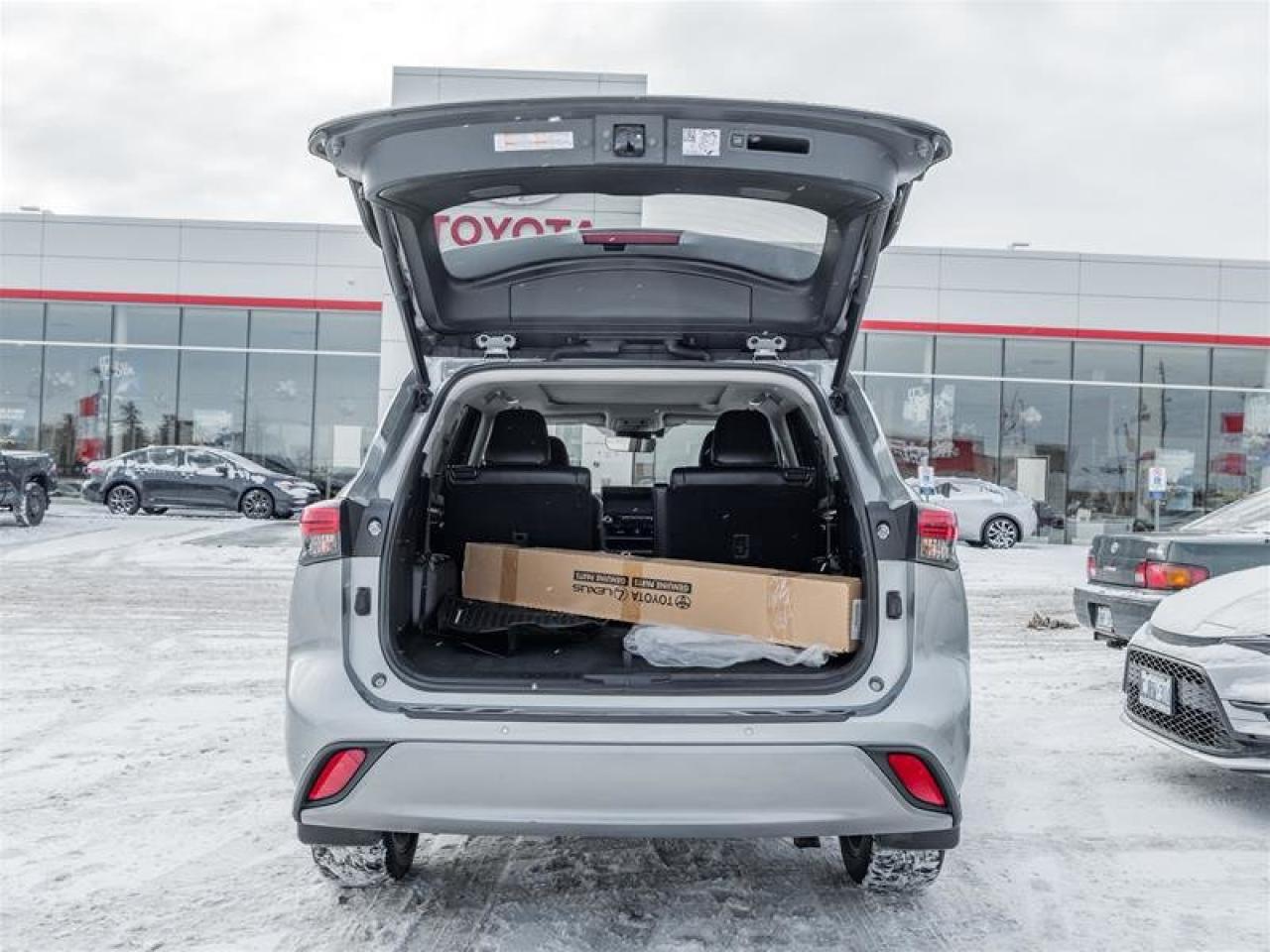 2022 Toyota Highlander Limited AWD Navi| Heated and Vented Seats| Pano Sunroof| Backup Camera| JBL Audio| AWD Photo