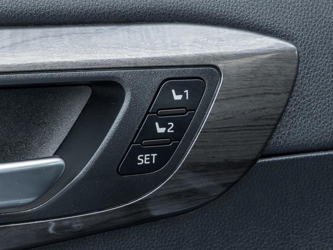 2022 Toyota Highlander Limited AWD Navi| Heated and Vented Seats| Pano Sunroof| Backup Camera| JBL Audio| AWD Photo