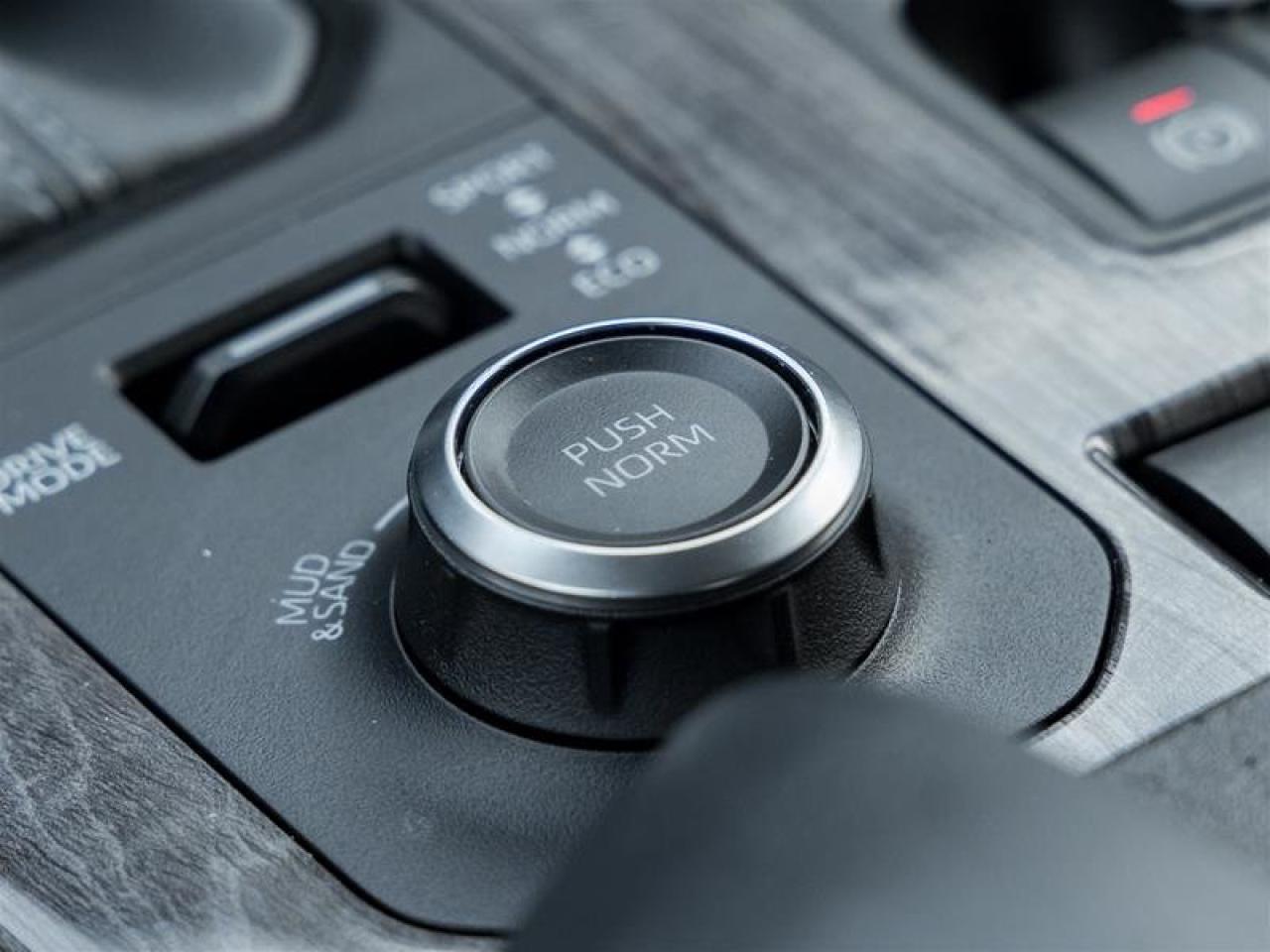 2022 Toyota Highlander Limited AWD Navi| Heated and Vented Seats| Pano Sunroof| Backup Camera| JBL Audio| AWD Photo