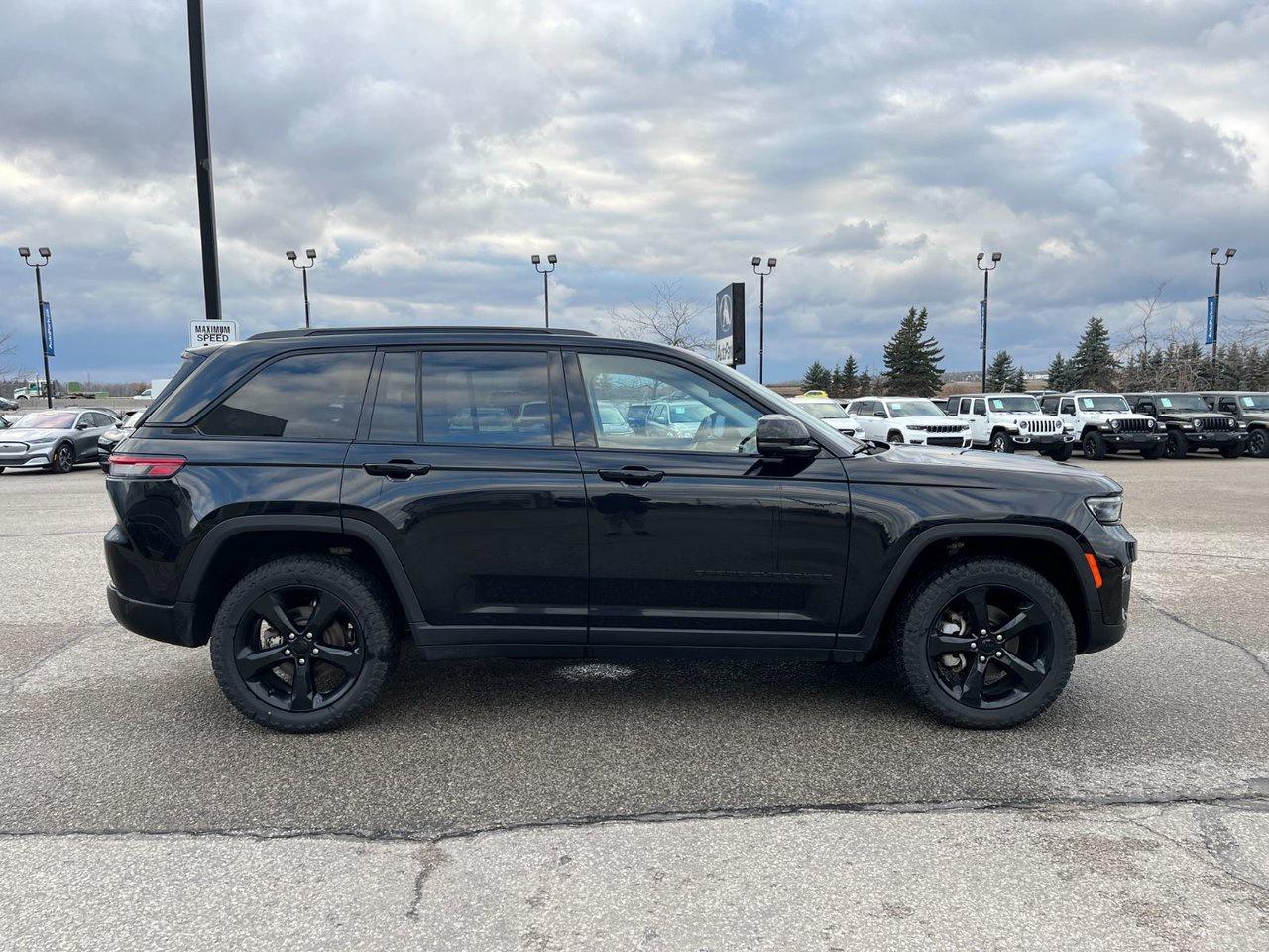 2023 Jeep Grand Cherokee LIMITED 4X4 Photo4