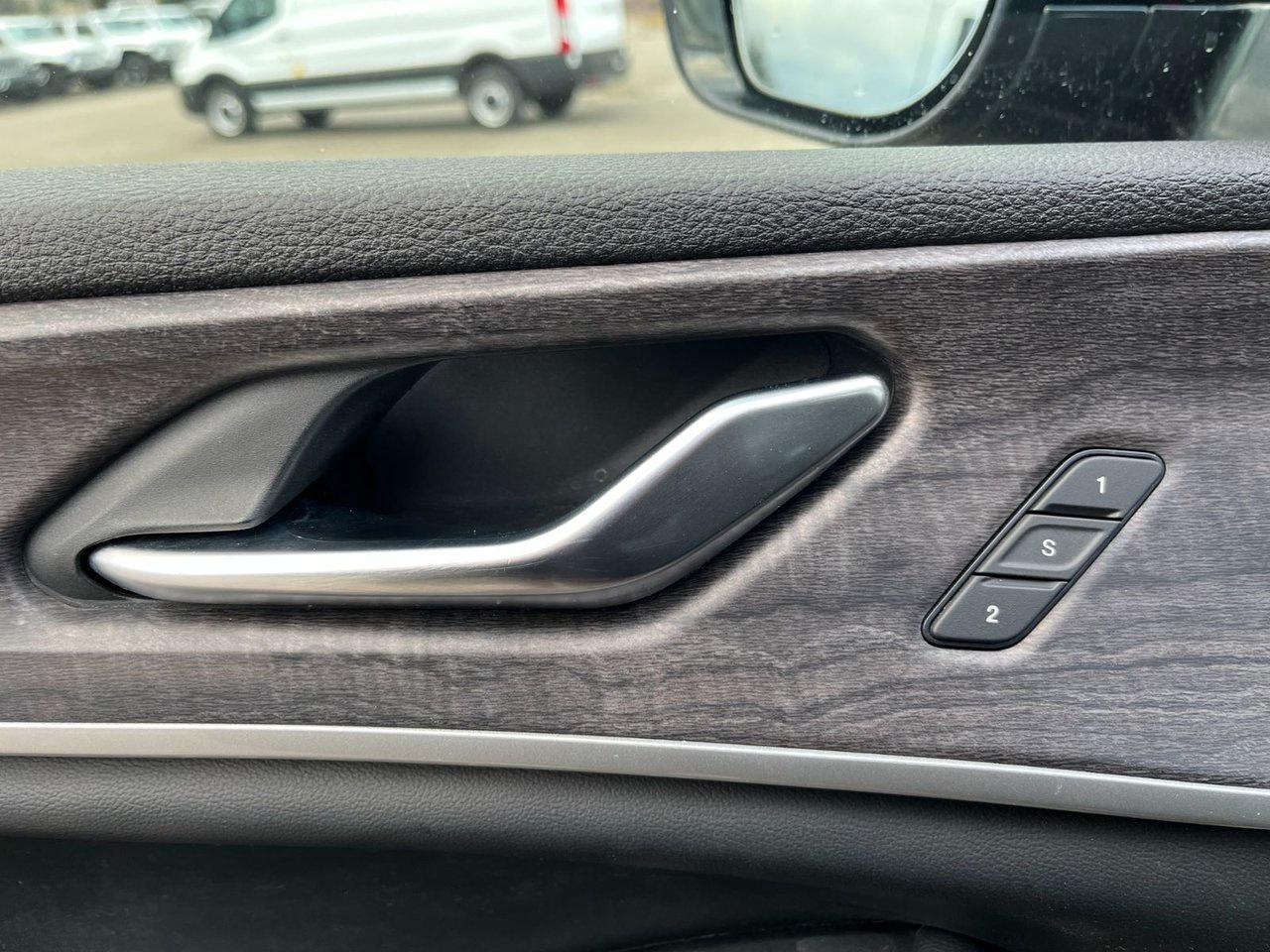 2023 Jeep Grand Cherokee LIMITED 4X4 Photo