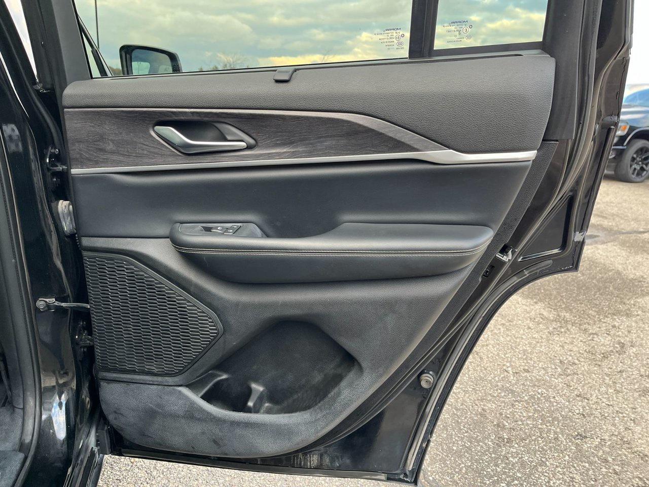 2023 Jeep Grand Cherokee LIMITED 4X4 Photo