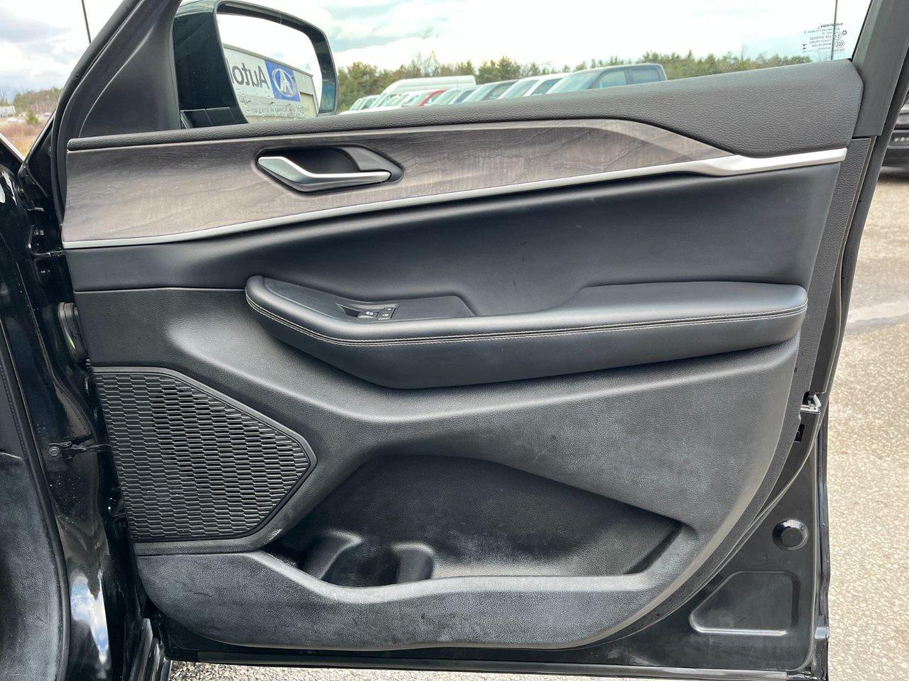 2023 Jeep Grand Cherokee LIMITED 4X4 Photo