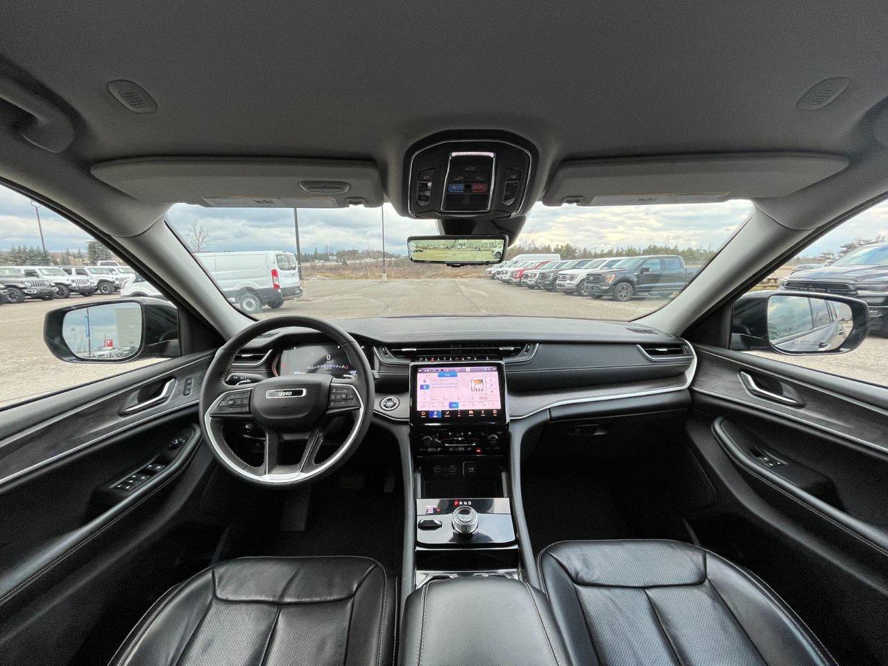 2023 Jeep Grand Cherokee LIMITED 4X4 Photo