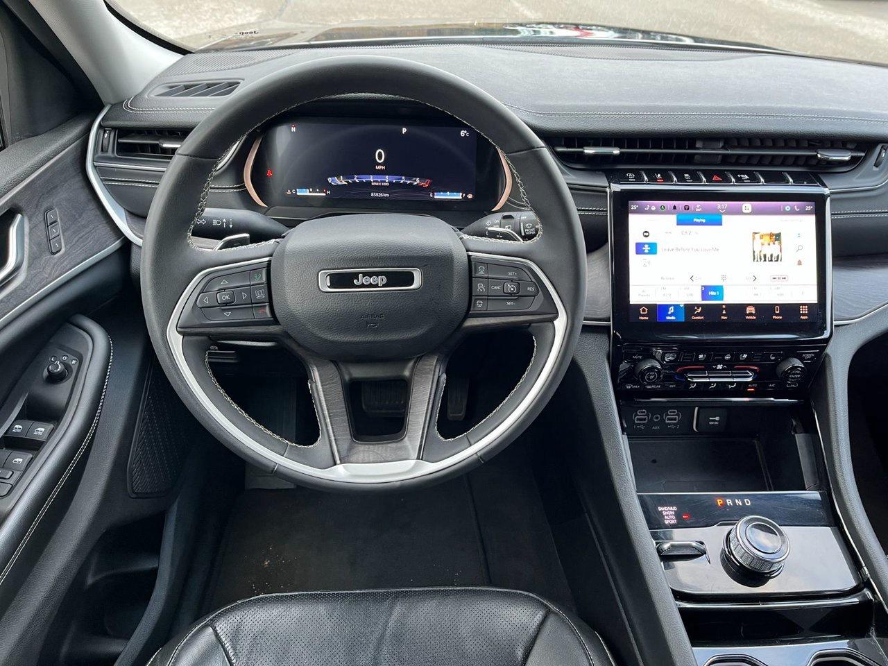 2023 Jeep Grand Cherokee LIMITED 4X4 Photo