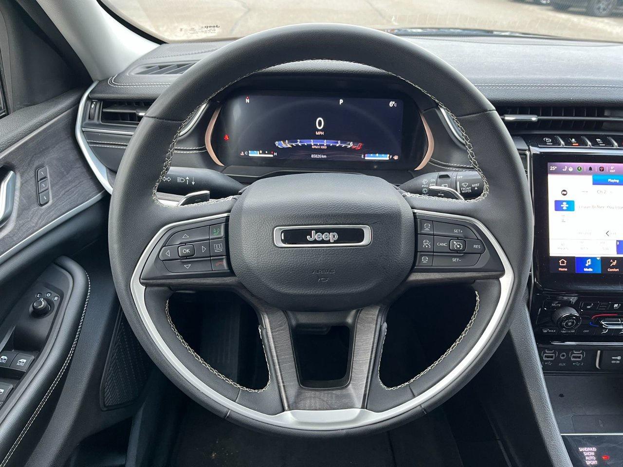 2023 Jeep Grand Cherokee LIMITED 4X4 Photo