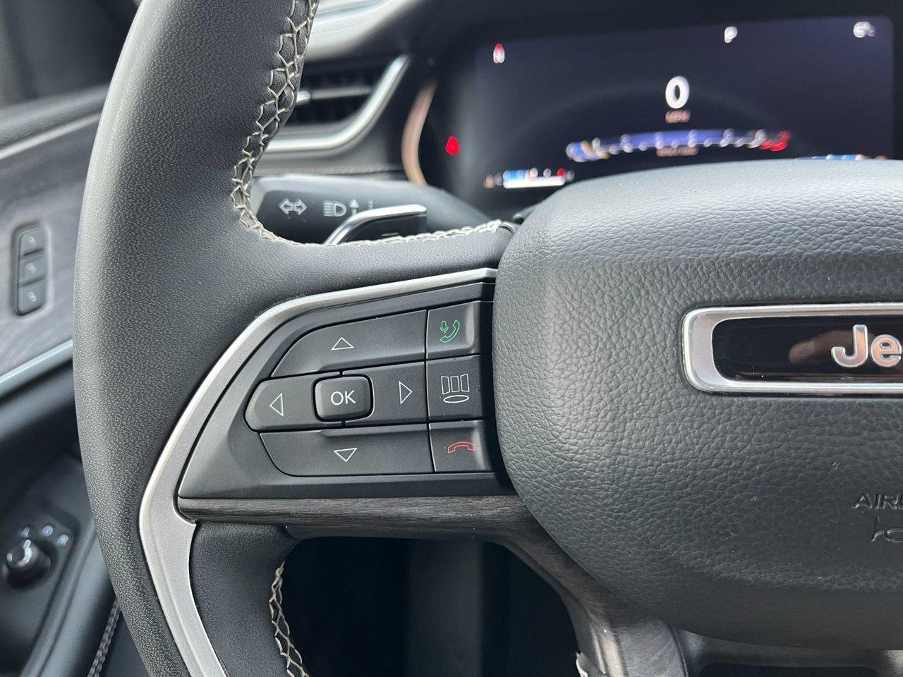 2023 Jeep Grand Cherokee LIMITED 4X4 Photo