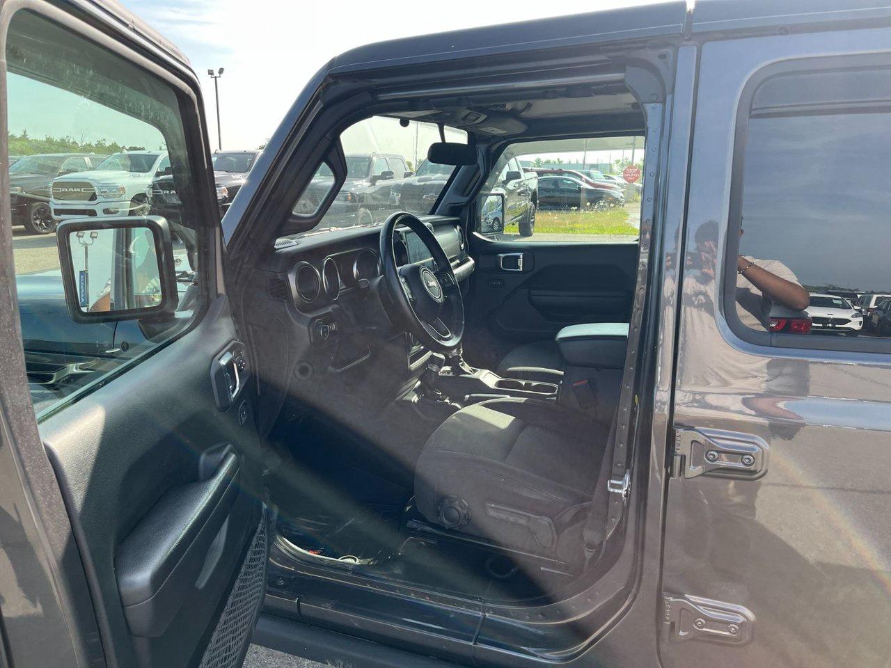 2021 Jeep Gladiator Willys 4x4 Photo