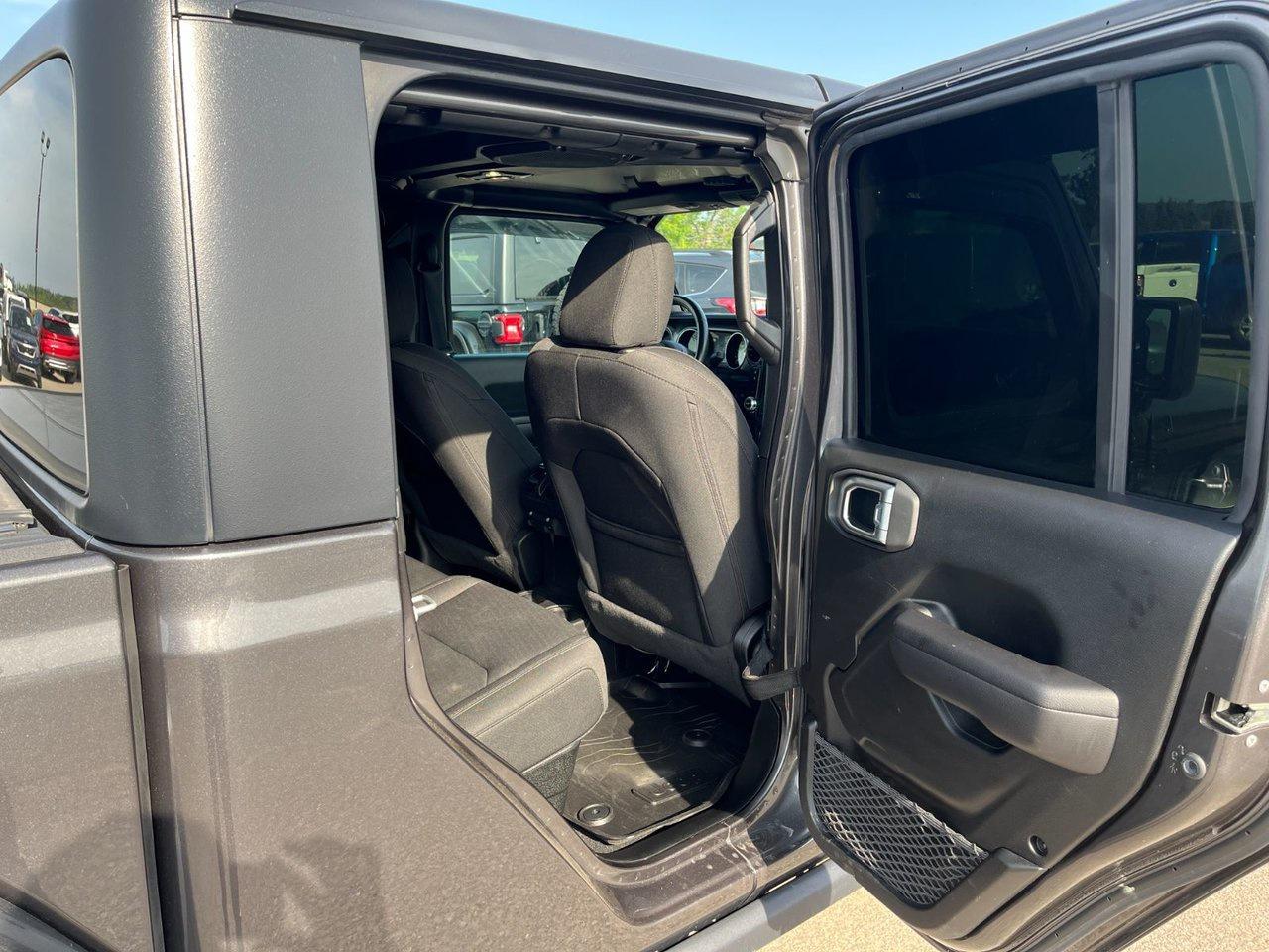 2021 Jeep Gladiator Willys 4x4 Photo