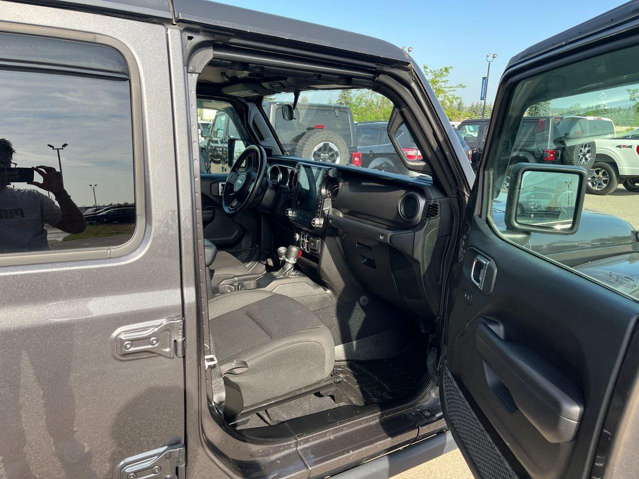 2021 Jeep Gladiator Willys 4x4 Photo