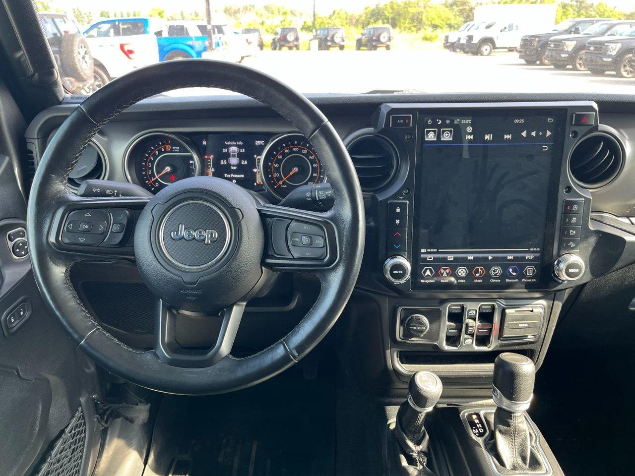 2021 Jeep Gladiator Willys 4x4 Photo